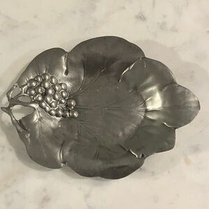 Fein Zinn Etain Fin Champange Coaster 9” x 7” Oval Pewter 3D Grape Leaf